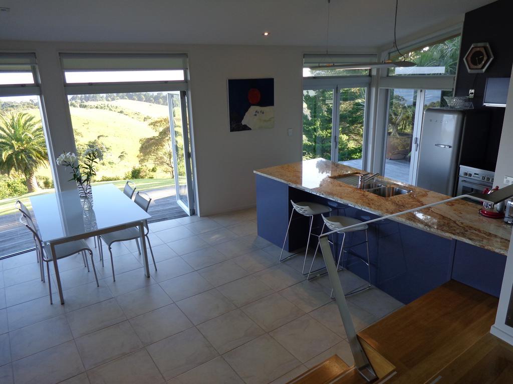 Nikau Apartments Waiheke Island Onetangi Exterior photo